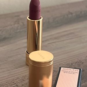 Gucci velvet matte lipstick in shade 510- Joanna Burgundy